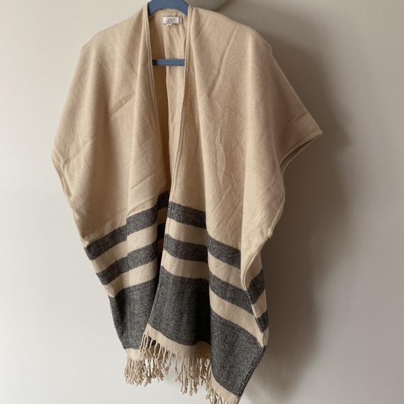 Loft Fringe Open Poncho 💗 Tan & Black - Picture 2 of 16